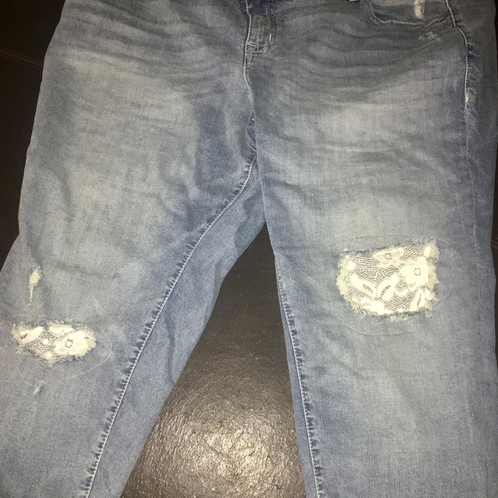 Sexy boyfriend Crop Jeans with White lace knees